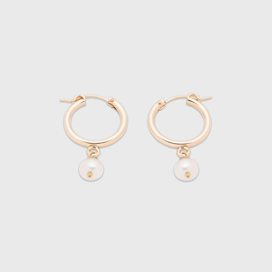 pearl hoops (19mm)