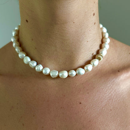 bold pearl choker