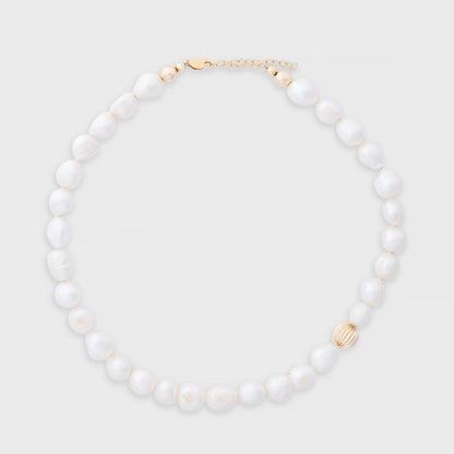 bold pearl choker