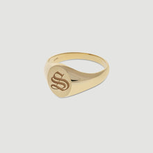 Load image into Gallery viewer, 14k old english initial signet ring
